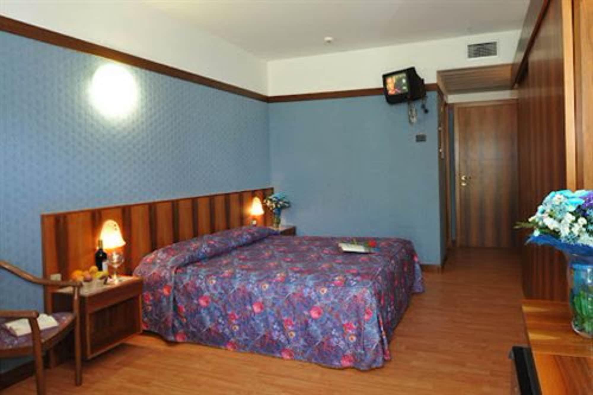 Park Hotel Oasi Garda  Esterno foto