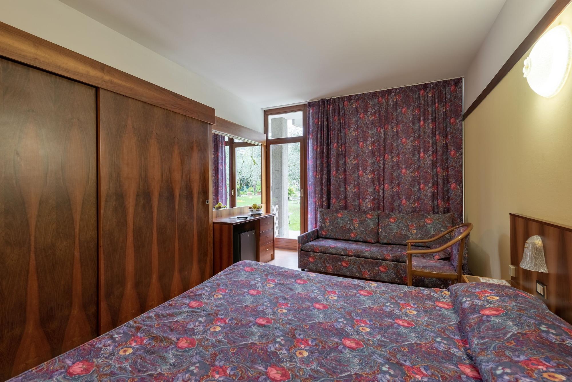 Park Hotel Oasi Garda  Esterno foto