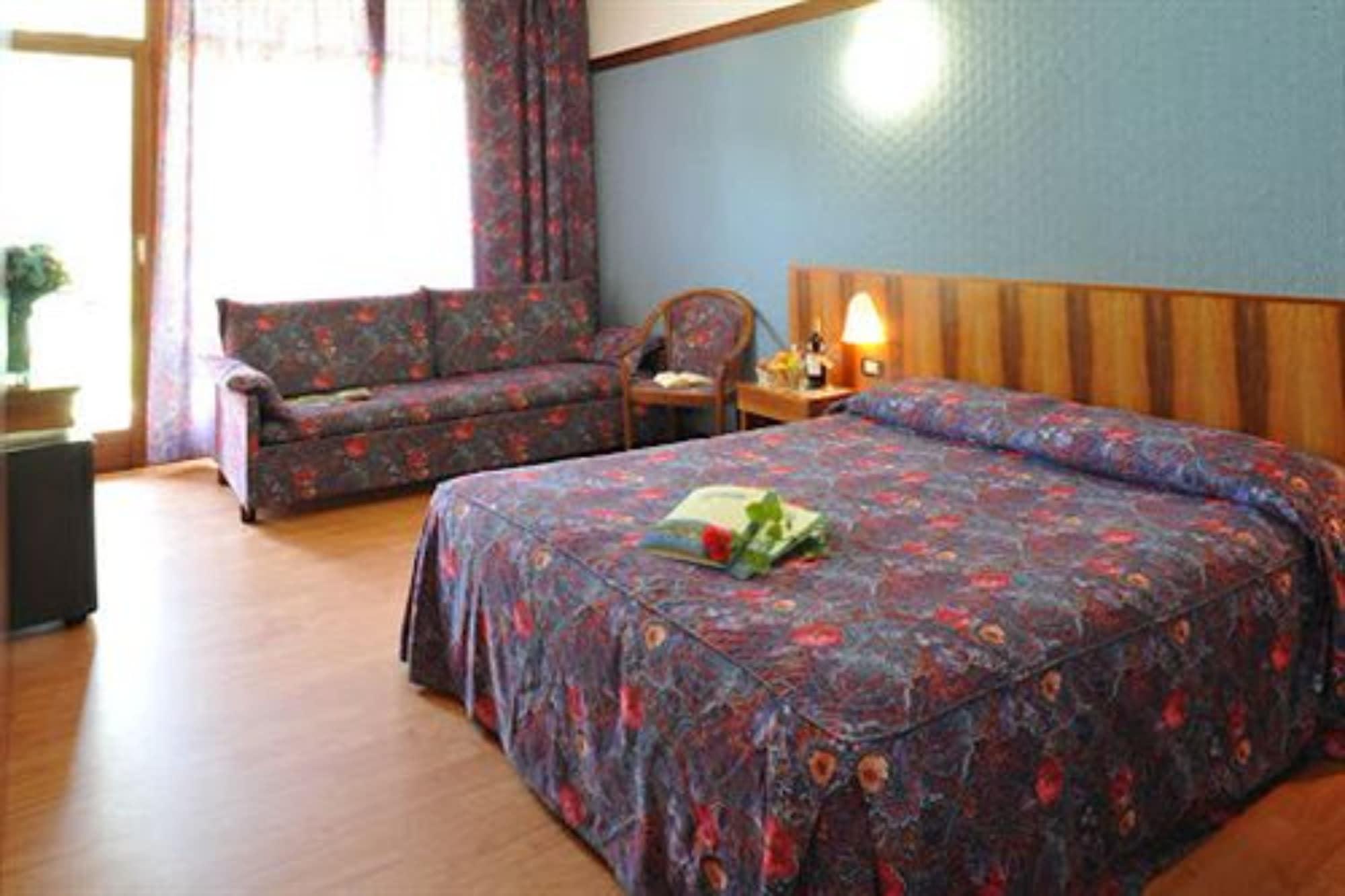 Park Hotel Oasi Garda  Esterno foto