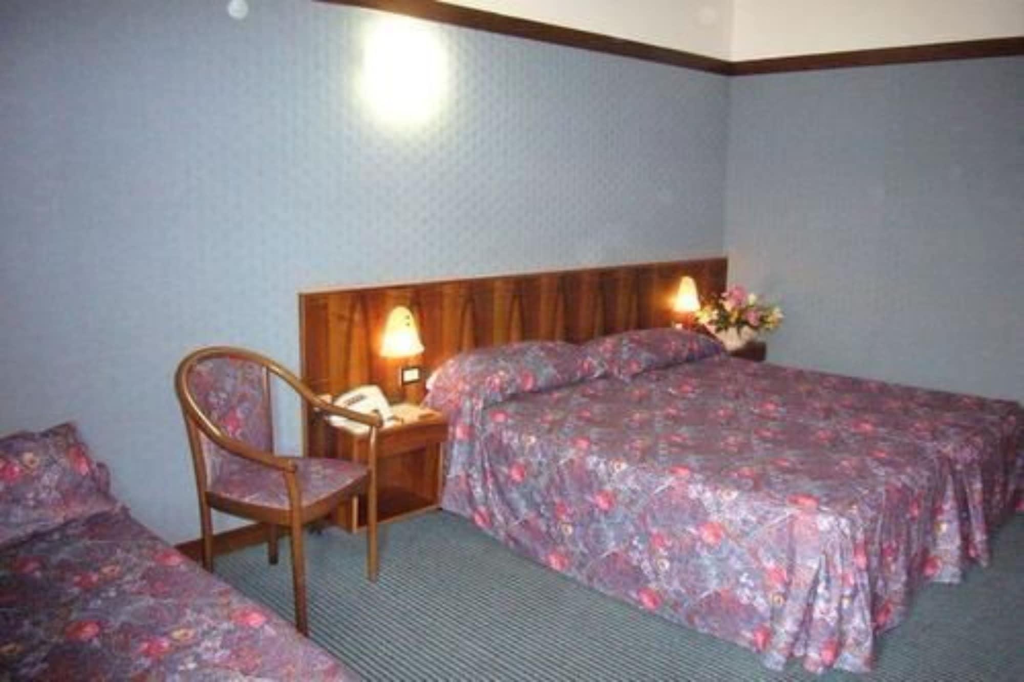 Park Hotel Oasi Garda  Esterno foto