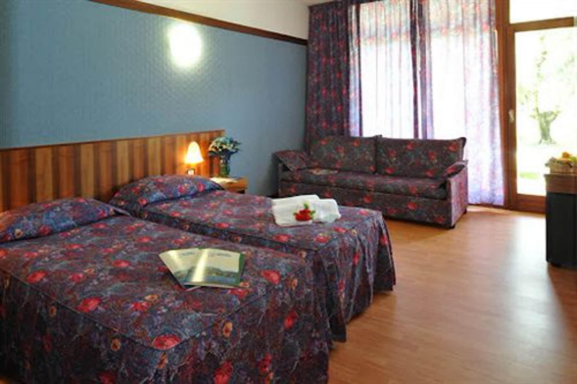 Park Hotel Oasi Garda  Esterno foto