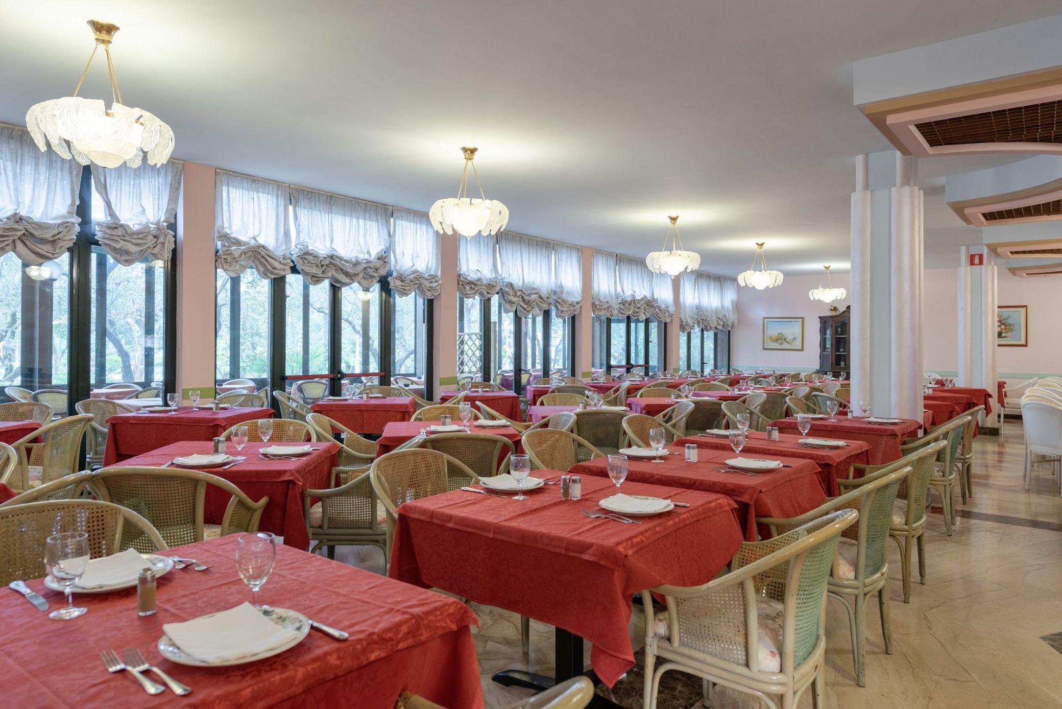 Park Hotel Oasi Garda  Esterno foto