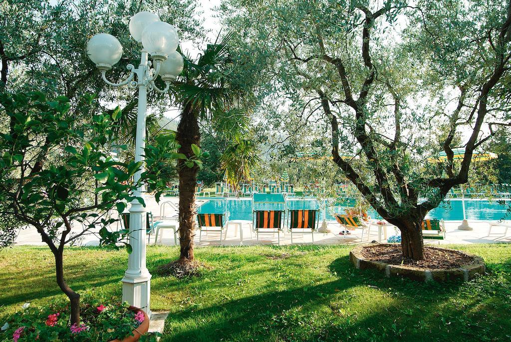Park Hotel Oasi Garda  Esterno foto