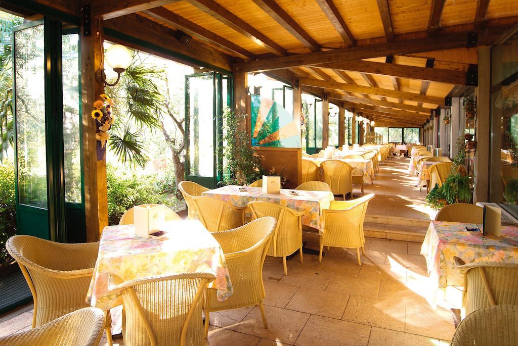 Park Hotel Oasi Garda  Esterno foto