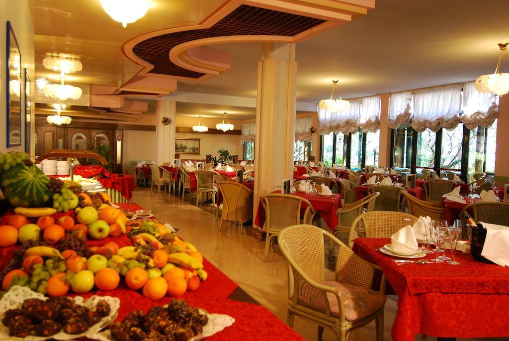 Park Hotel Oasi Garda  Esterno foto