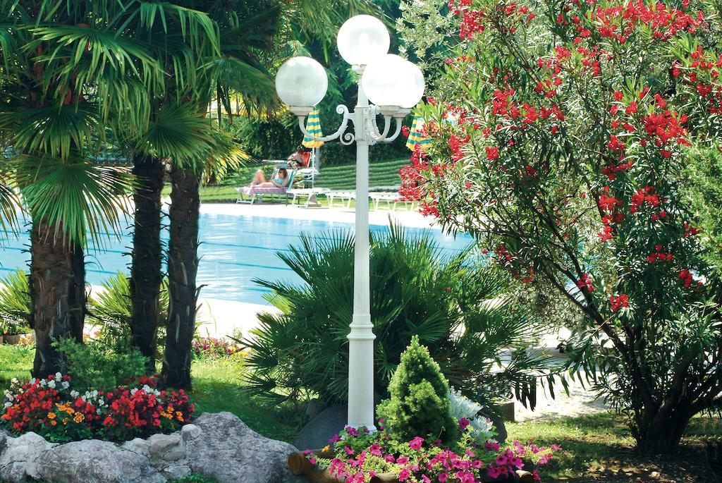 Park Hotel Oasi Garda  Esterno foto