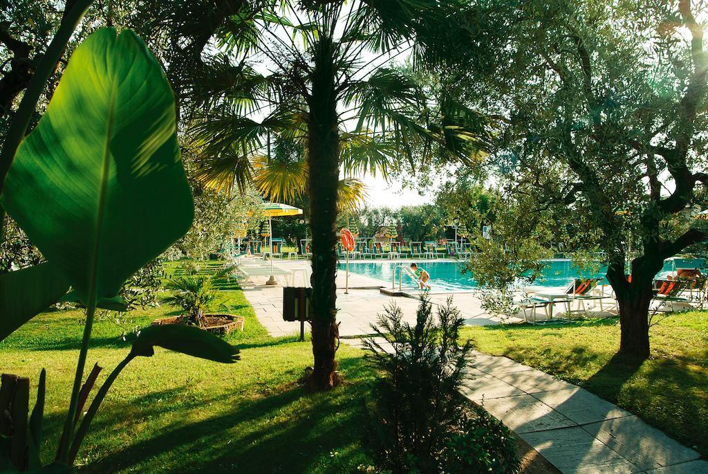 Park Hotel Oasi Garda  Esterno foto